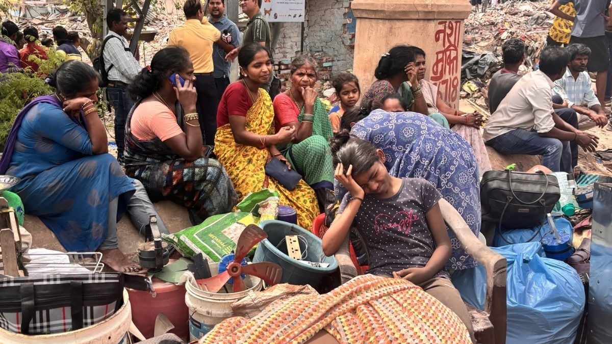 'आंखों में आंसू, सामने जमींदोज हो रहे आशियाने...'  Photos में देखें दिल्ली के जंगपुरा में डिमोलिशन की दर्द भरी दास्तां