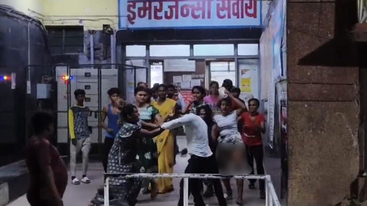 मेडिकल रिपोर्ट को लेकर विवाद.