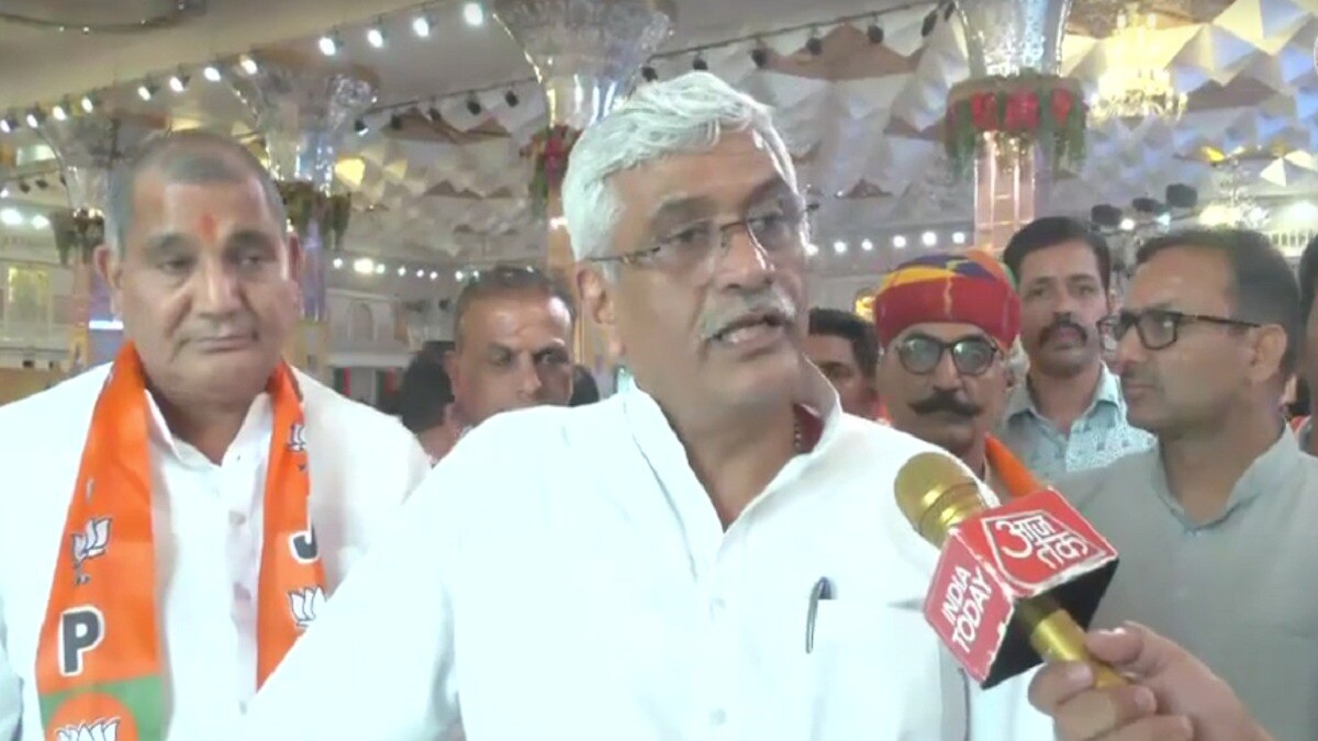 आजतक से बात करते गजेंद्र सिंह शेखावत