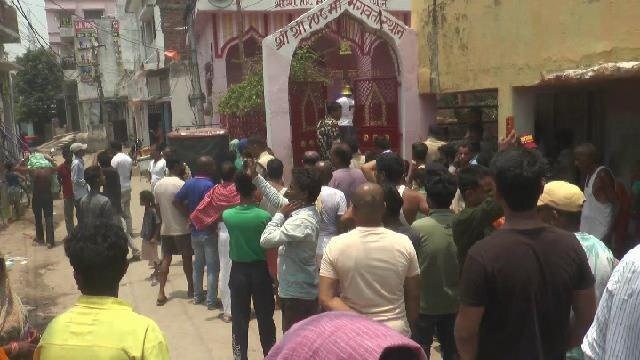 पुलिस और SDPO मौके पर पहुंचे.