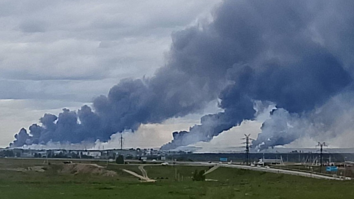 रूस की हिरासत में ट्रक ड्राइवर, यूक्रेन के ड्रोन अटैक में कई एयरबेस हुए तबाह