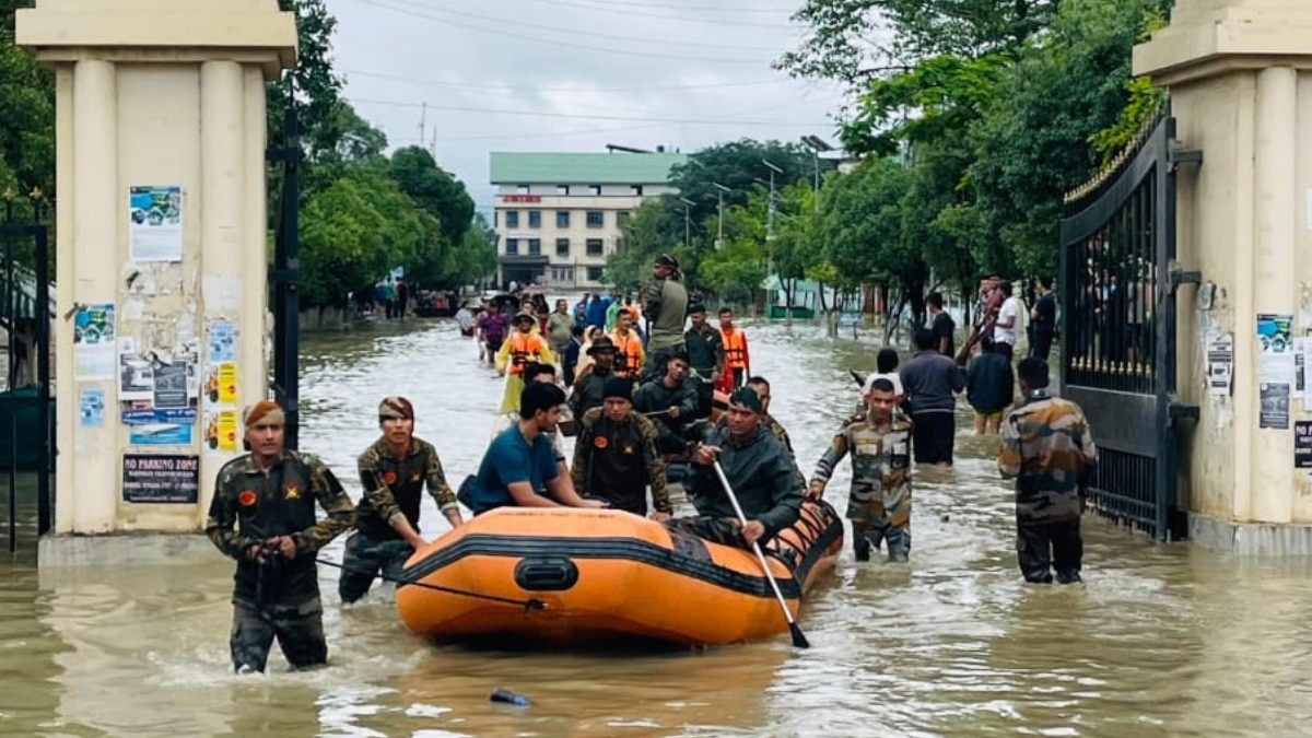 मणिपुर में बाढ़ से बिगड़े हालात