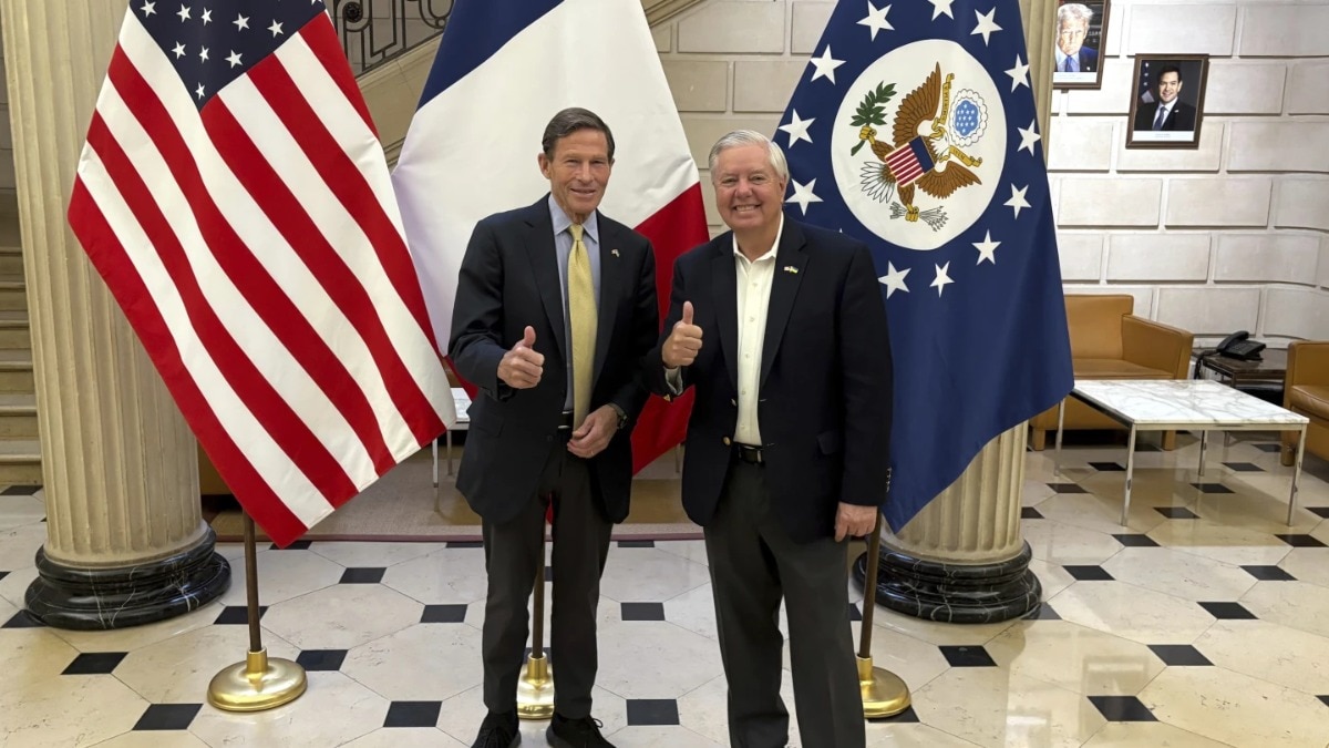 'शांति वार्ताओं में टालमटोल कर रहे हैं पुतिन', जेलेंस्की और मैक्रों से मुलाकात के बाद बोले अमेरिकी सीनेटर