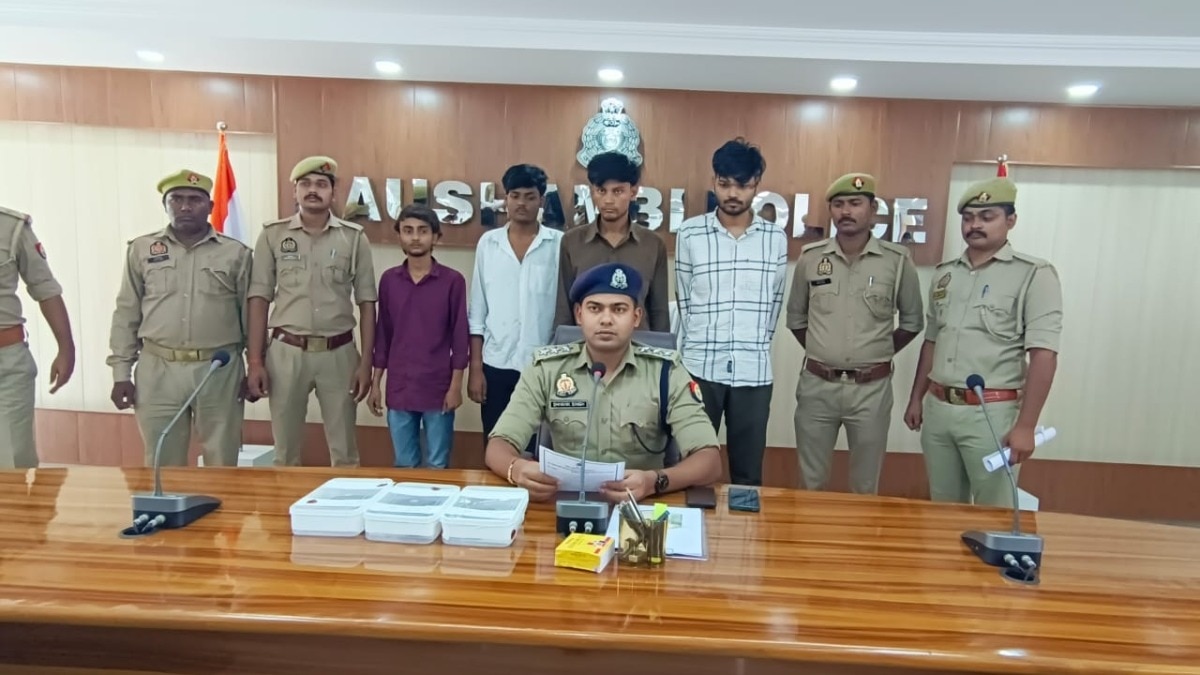 पुलिस की गिरफ्त में आरोपी.