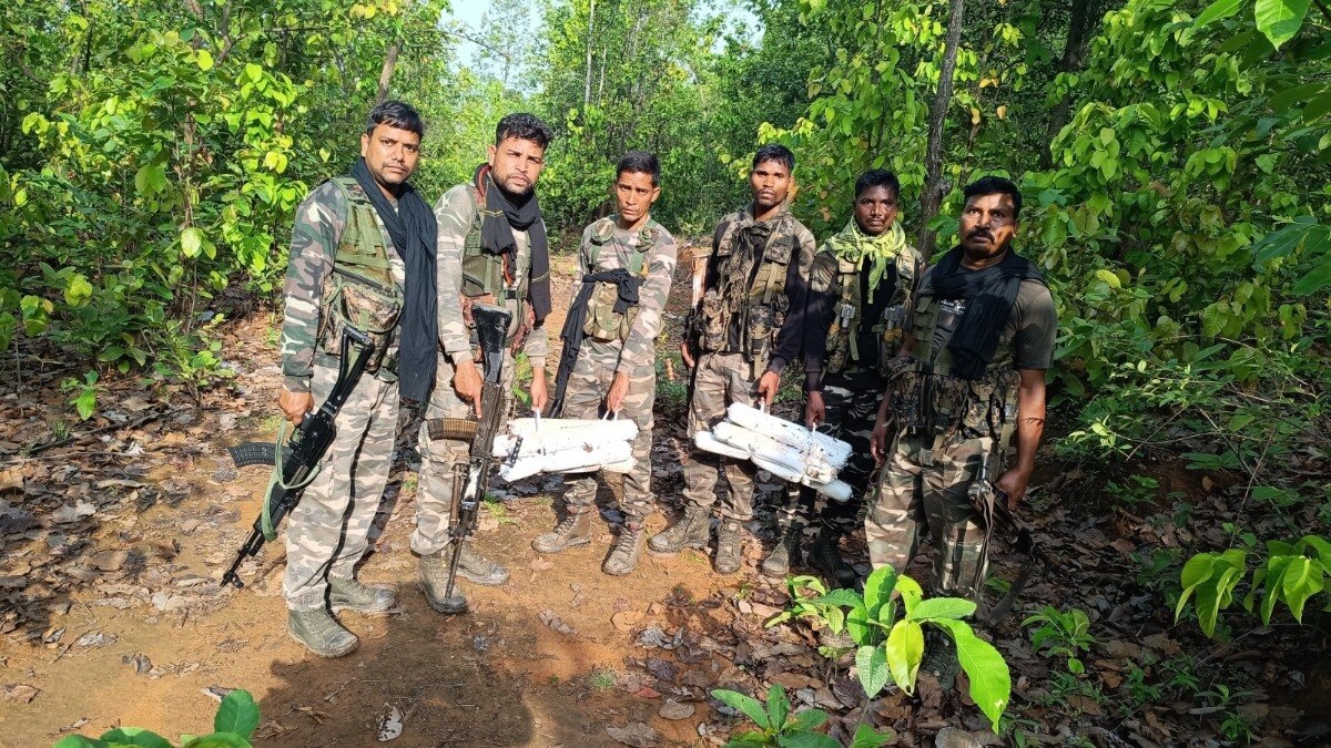 विस्फोटक बरामद.