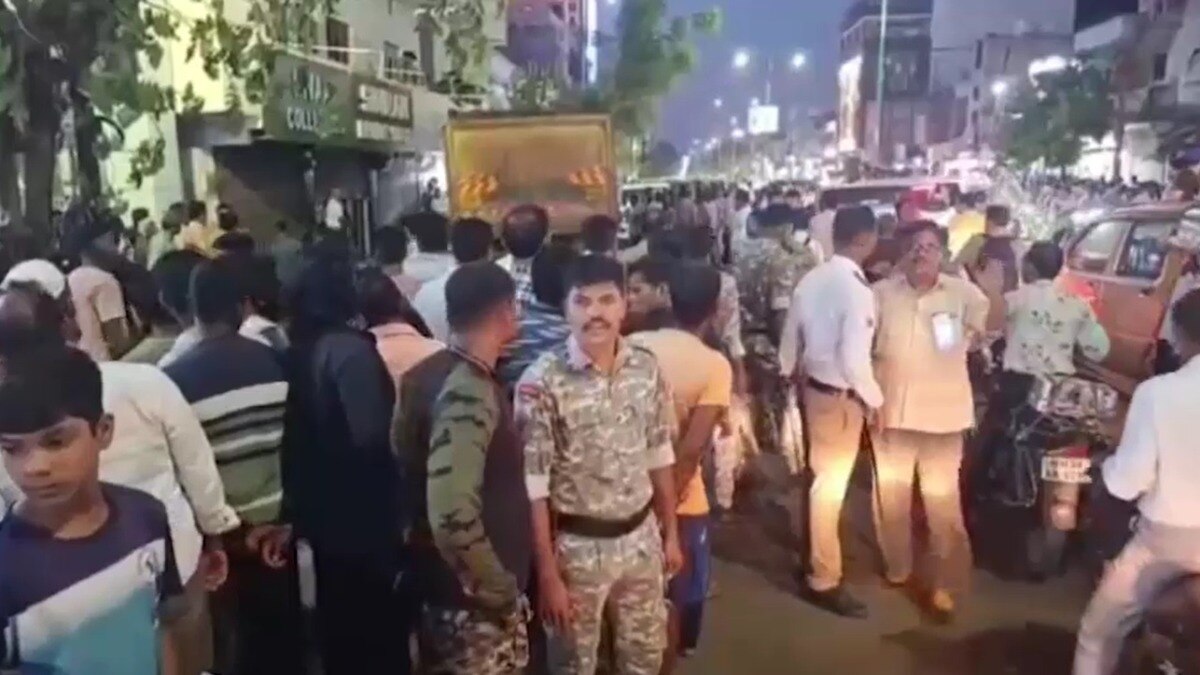 चंद्रपुर में ट्रक ने दर्जनों गाड़ियों में मारी टक्कर