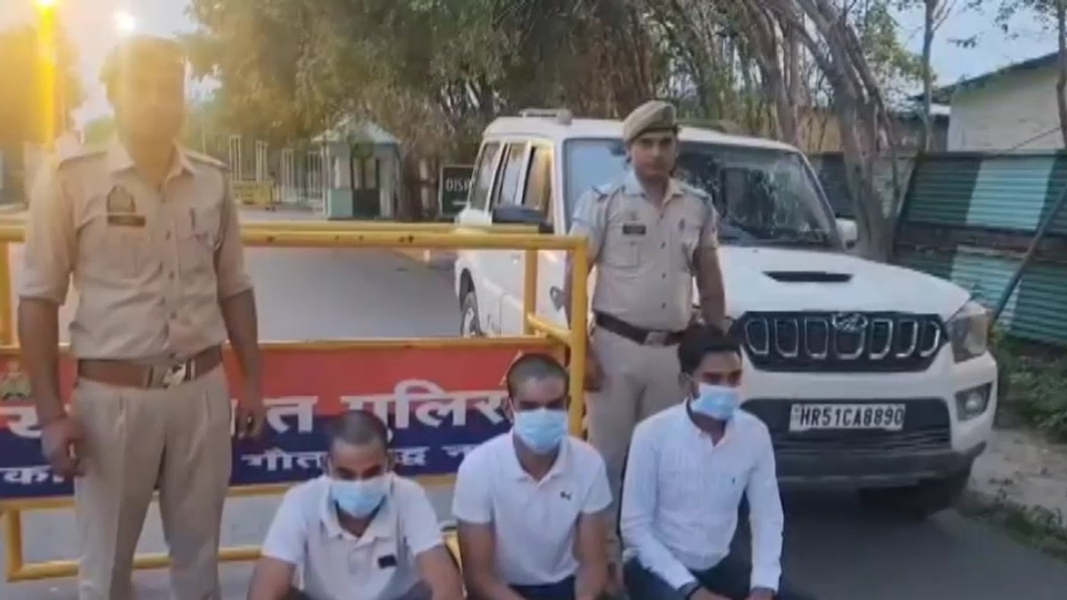 रील बनाने के लिए गाड़ी से खींची थी पुलिस बैरिकेड
