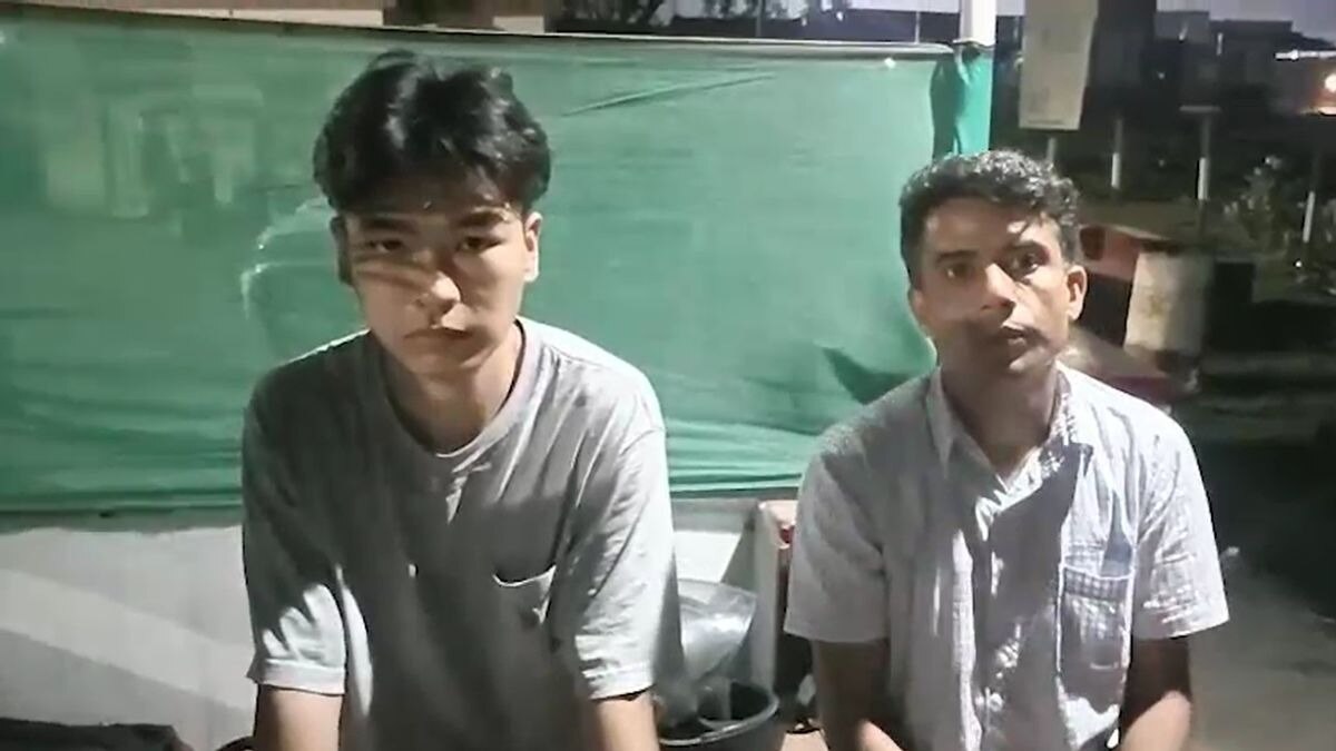 रक्सौल बॉर्डर पर पकड़े गए चीनी नागरिक व नेपाली गाइड. (Screengrab)