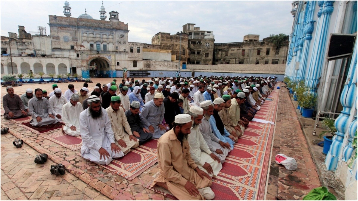 नमाज पढ़ना मना, कुर्बानी देने पर रोक... पाकिस्तान में अहमदी मुसलमानों के ईद मनाने पर पाबंदी