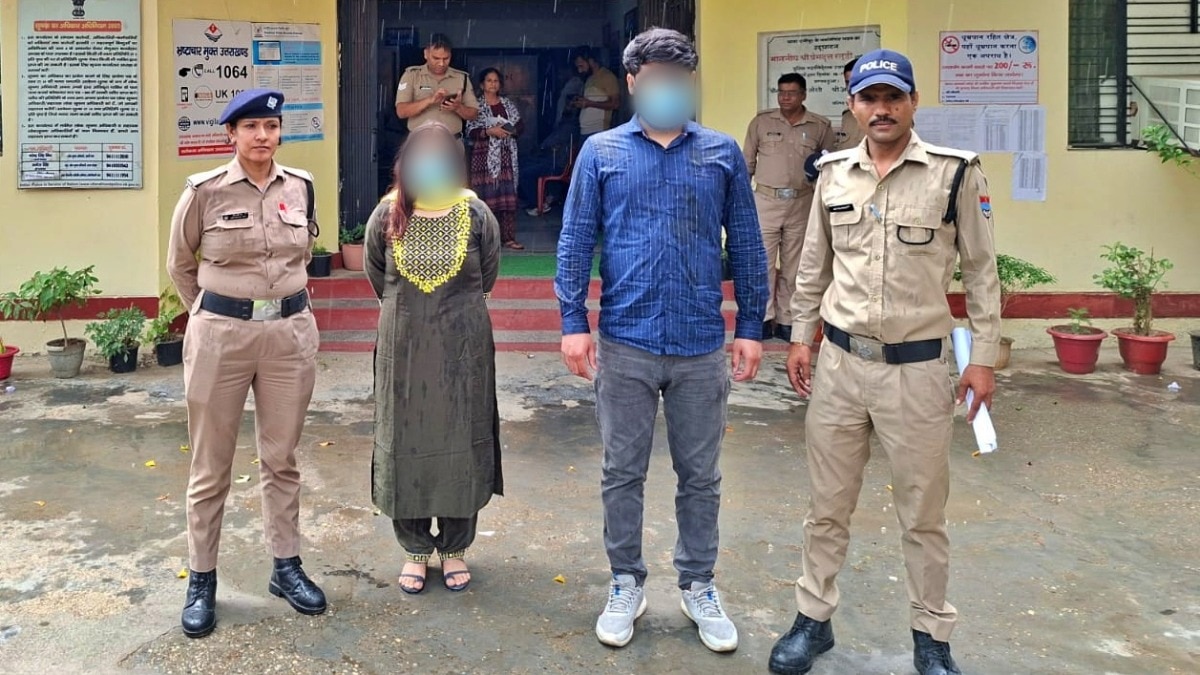 हरिद्वार पुलिस की गिरफ्त में आरोपी महिला और उसका साथी