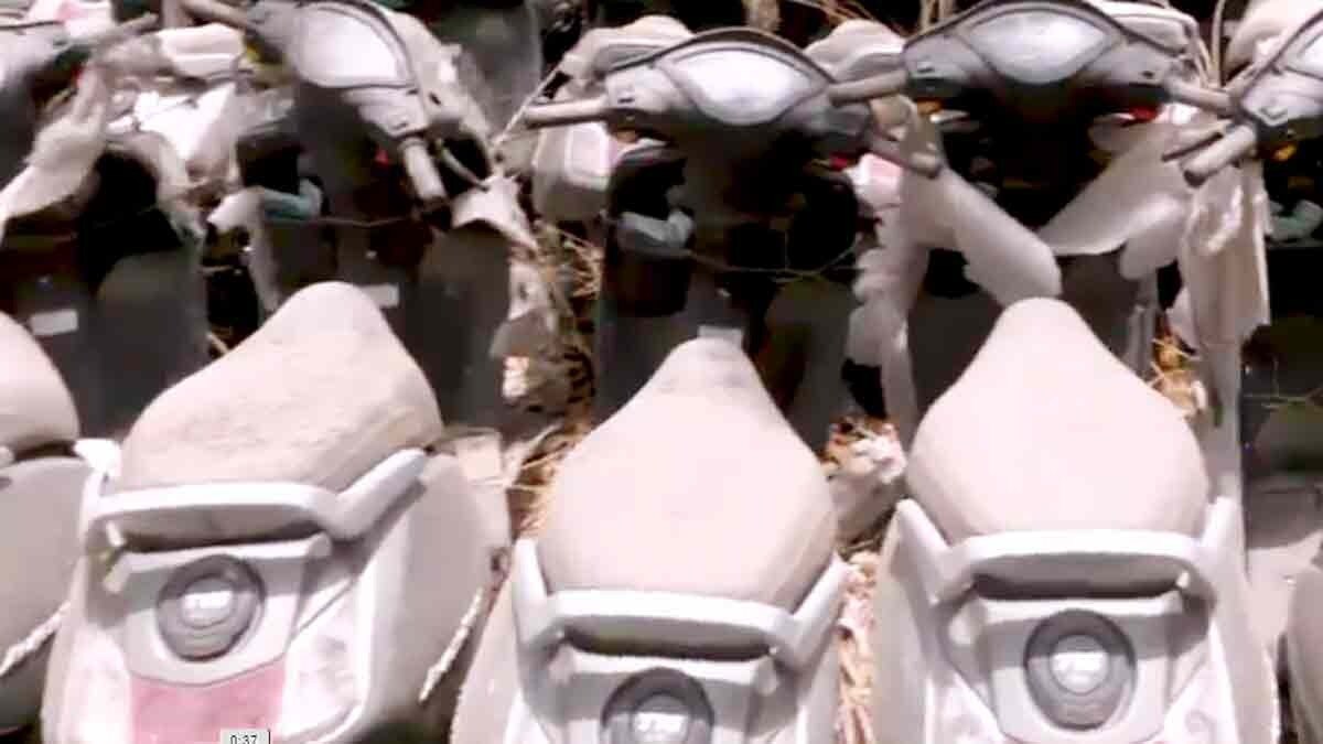 दो महीने में दी जाएंगी छात्राओं को स्कूटी