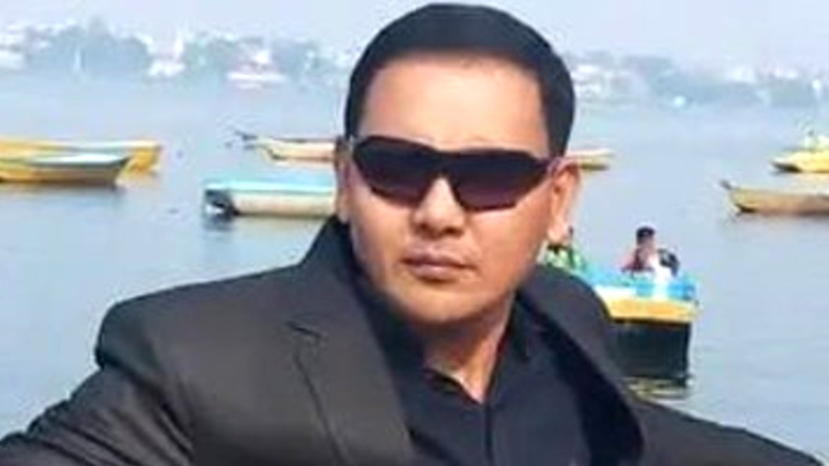 IAS अफसर नियाज खान 11 उपन्यास लिख चुके हैं.