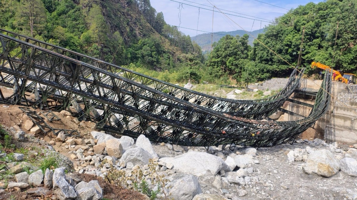 निर्माणाधीन वैली ब्रिज ढहा