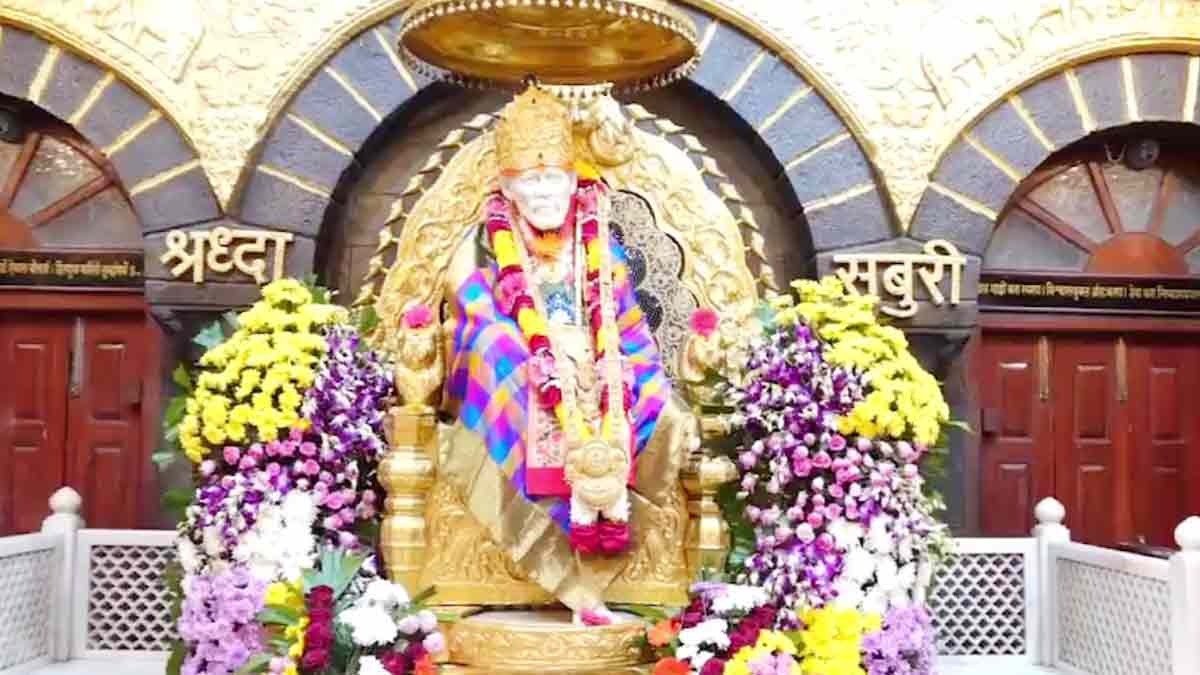 Shirdi; theft in temple