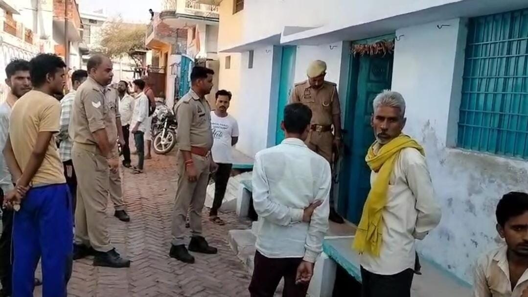 पुलिस टीम मौके पर पहुंची.