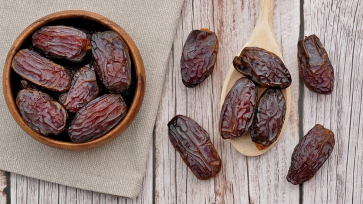 प्रेग्नेंसी में खजूर खाना फायदेमंद साबित हो सकता है.