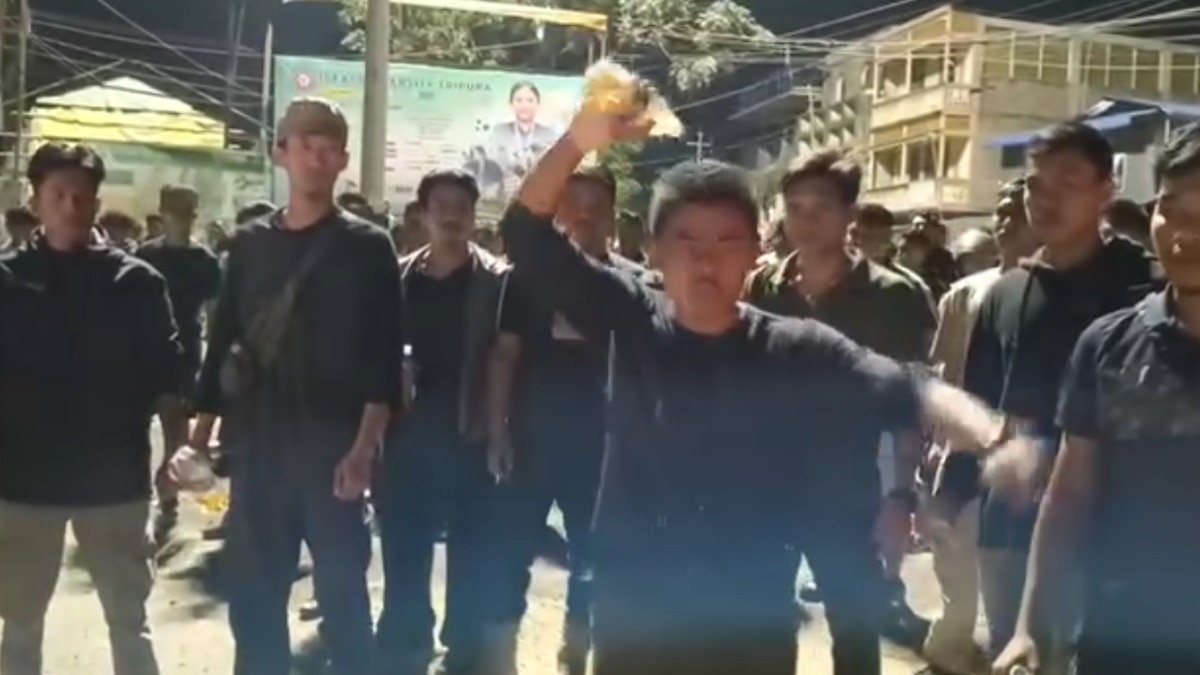 मणिपुर में फिर भड़की हिंसा (फोटो क्रेडिट - सोशल मीडिया) 