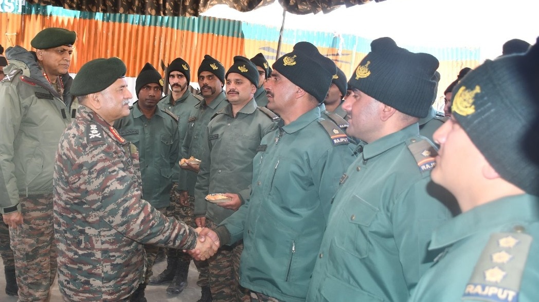 सेना प्रमुख उपेंद्र द्विवेदी ने उत्तराखंड के अग्रिम इलाकों का किया दौरा, कम्युनिटी रेडियो स्टेशन का उद्घाटन किया