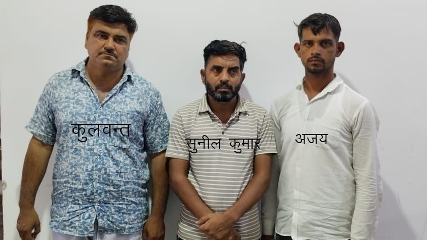 एसटीएफ ने एक शातिर गिरोह का भंडाफोड़ किया है.