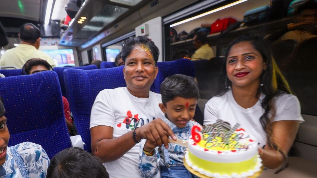 700 किराया, 3 घंटे का सफर... कटरा पहुंच रहे श्रद्धालुओं के लिए श्रीनगर वंदे भारत ट्रेन बनी टूरिस्ट डेस्टिनेशन