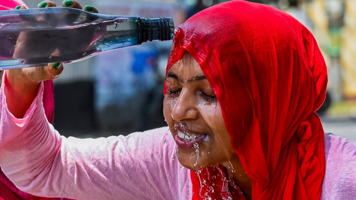 दिल्ली में अगले तीन दिन तक हीटवेव का कहर, IMD ने जारी किया भीषण गर्मी का रेड अलर्ट, जानें- कब मिलेगी राहत