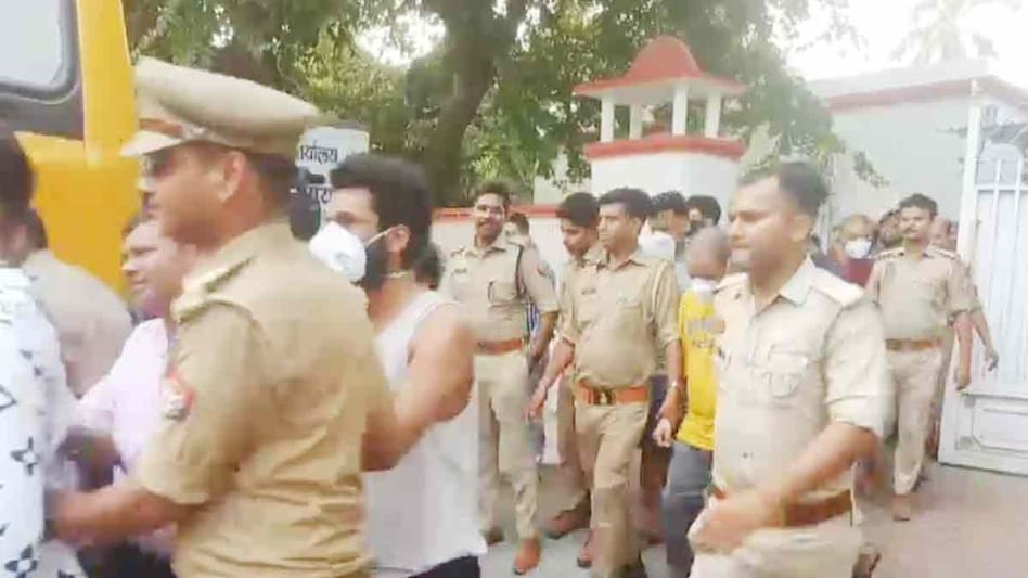 UP: लखनऊ में विदेशी साइबर ठगों का पर्दाफाश, 15 गिरफ्तार, करोड़ों की ठगी का खुलासा - lucknow international cyber fraud gang busted 15 arrested fake app anna reddy UTTAR PRADESH LCLAR - AajTak