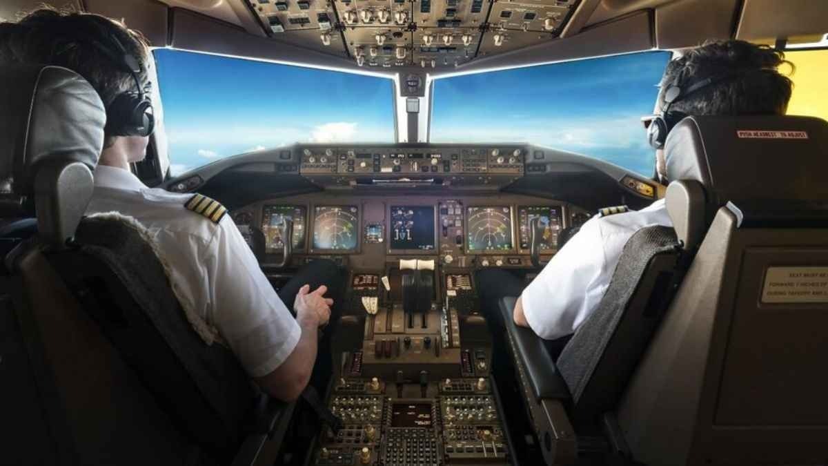 प्लेन कॉकपिट की सांकेतिक तस्वीर (फोटो- गेटी)