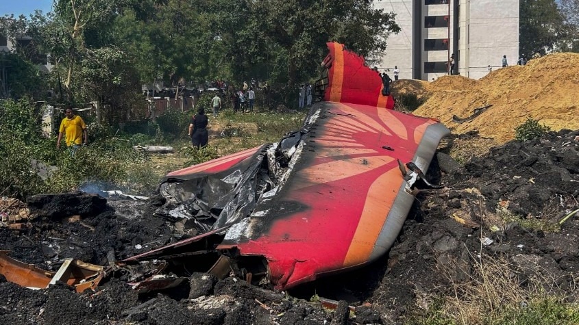 एअर इंडिया प्लेन क्रैश की भयावह सीसीटीवी फुटेज सामने आई है