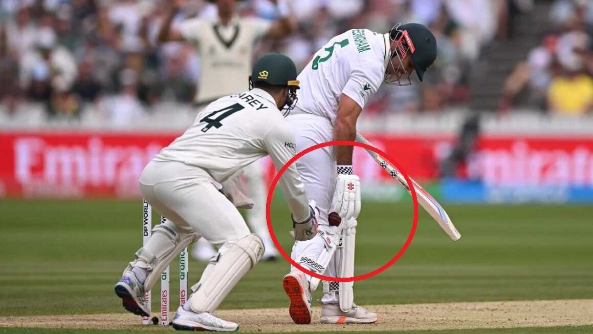 ऑस्ट्रेलिया-साउथ अफ्रीका के बीच WTC फाइनल के दूसरे दिन डेविड बेडिंघम ने अपने पैड से गेंद नीचे गिरा दी, तभी एलेक्स कैरी उसे पकड़ने के लिए आगे बढ़े. इस पर अपील हुई, पर अंपायर ने नॉट आउट दिया. (Photo: Getty)