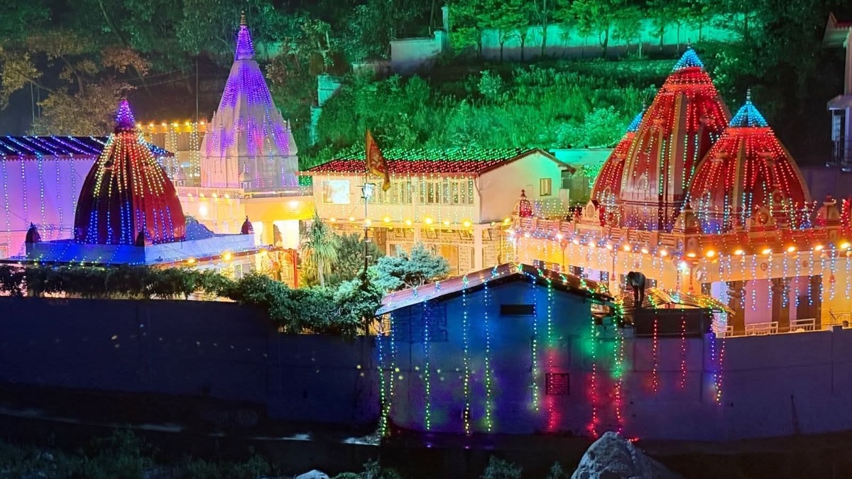 कैंची धाम स्थापना दिवस को लेकर जगमग हुआ बाबा नींब करौरी आश्रम