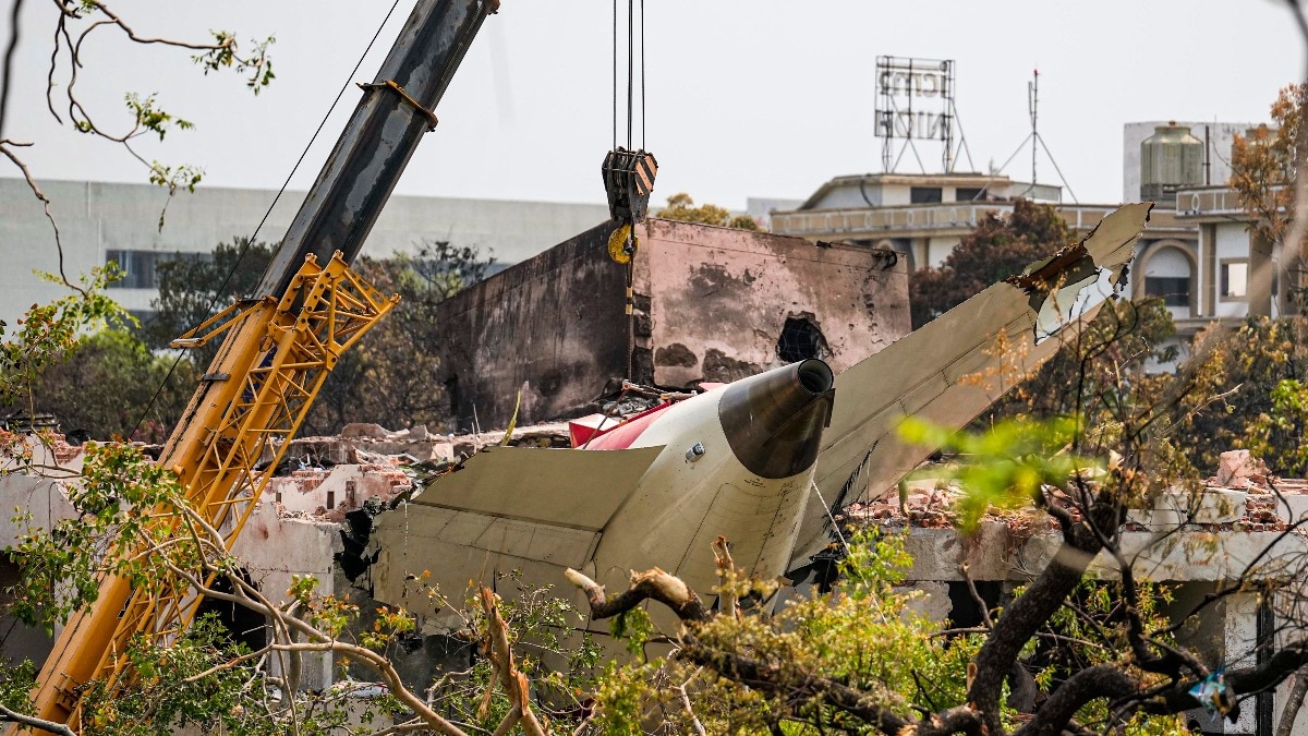 अहमदाबाद प्लेन क्रैश में अब तक 270 लोगों की मौत हो गई है