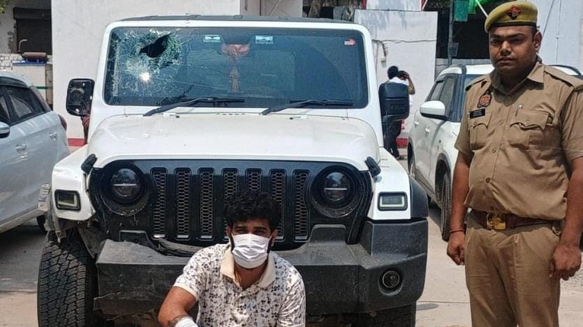 पुलिस की गिरफ्त में आरोपी.