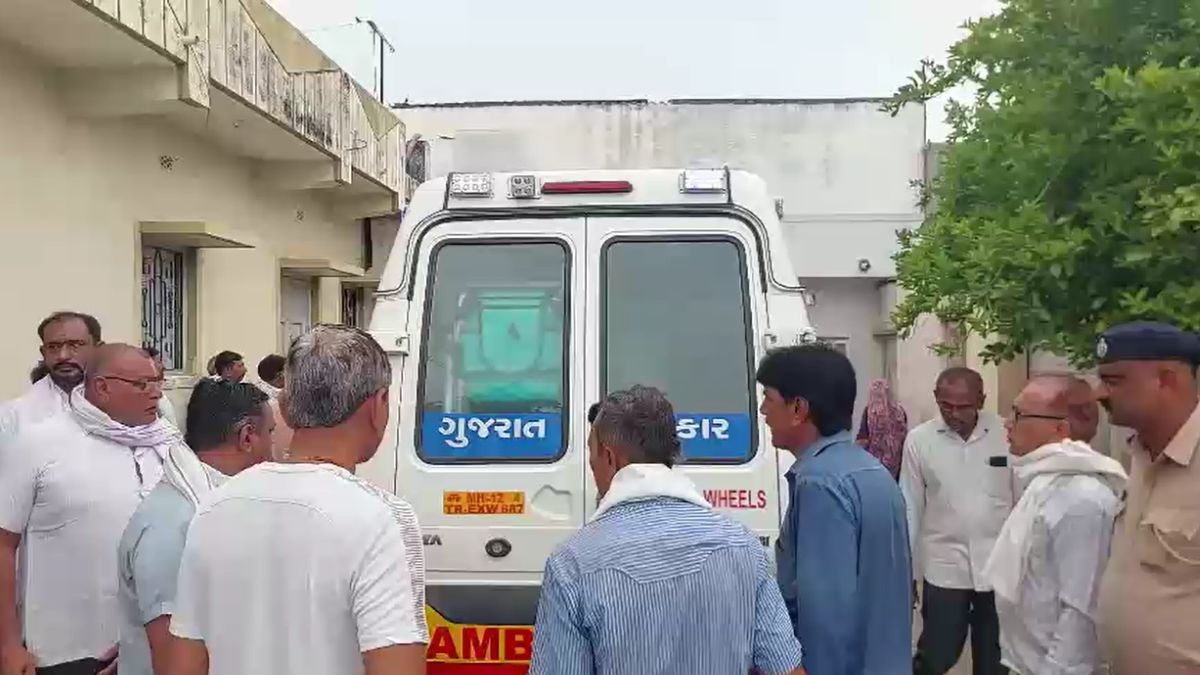 गांव पहुंचा हार्दिकभाई अवैया का शव. (Screengrab)