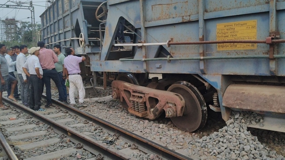 रेल संचालन ठप.