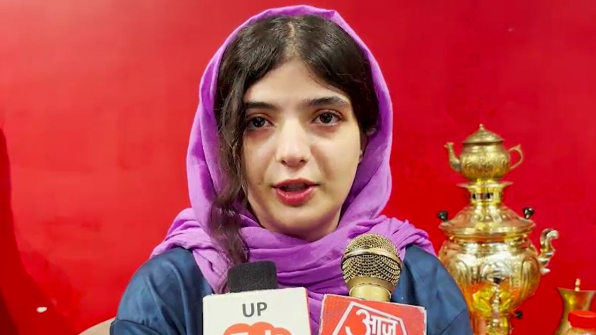 युद्ध को लेकर परेशान हैं ईरानी मूल की फाइजा. (Photo: Aajtak)