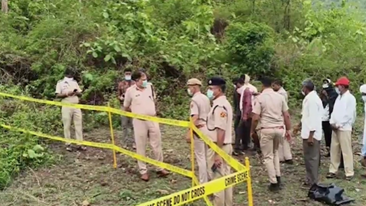 police at crime scene 