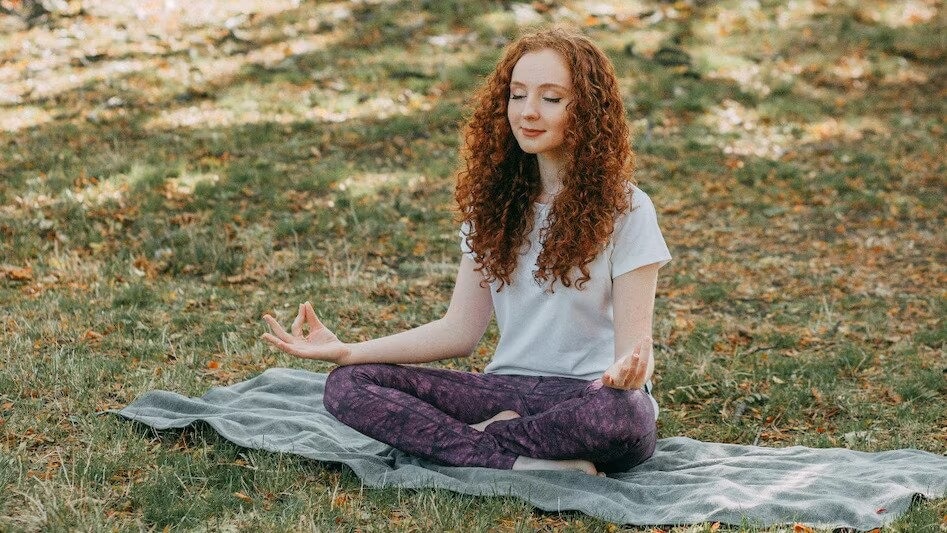 ध्यान करने से मन शांत होता है.