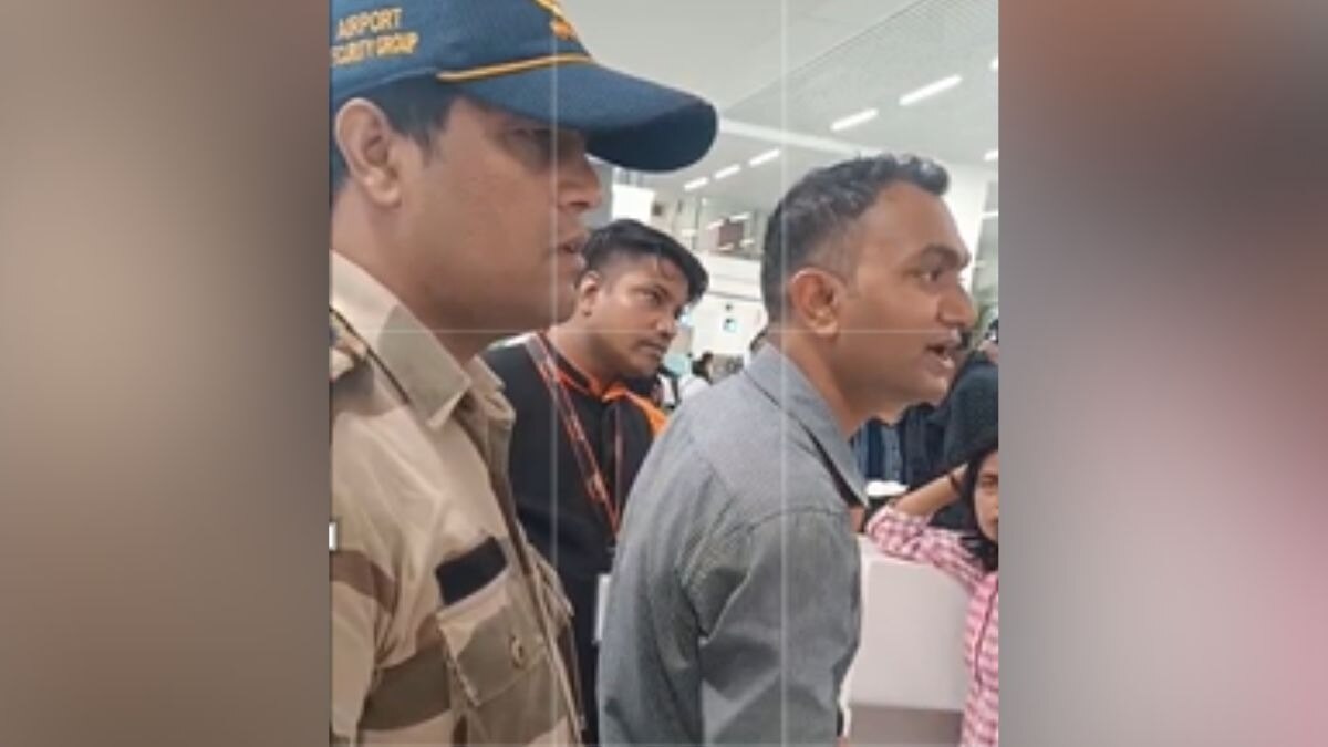 पटना एअरपोर्ट पर यात्रियों ने किया हंगामा. (Screengrab)