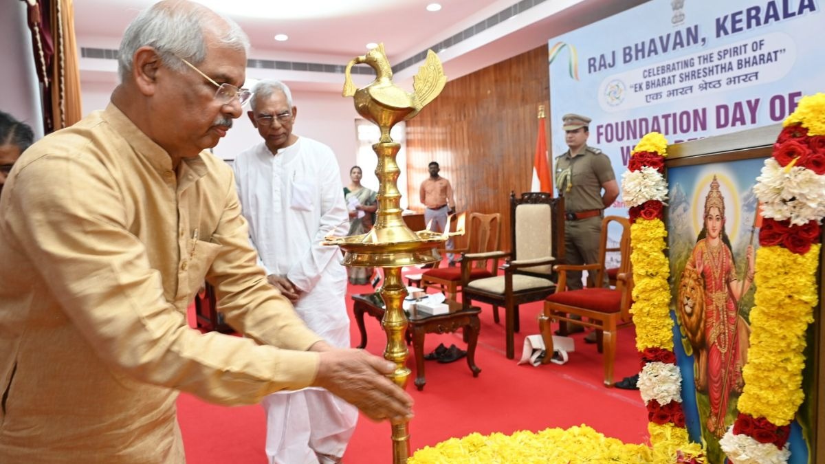 केरल में भारत माता विवाद पर गरमाई सियासत (फोटो क्रेडिट - एक्स/KeralaGovernor)