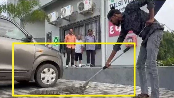 रिहायशी इलाके में पहुंचा मगरमच्छ