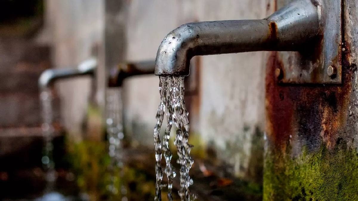 Dangerous Tap Water: बच्चों के लिए खतरनाक बन सकता है नल का पानी! प्रेग्नेंट महिलाएं रखें ये सावधानी