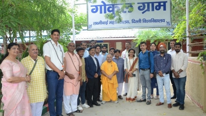 Group of guests in Laxmibai college 