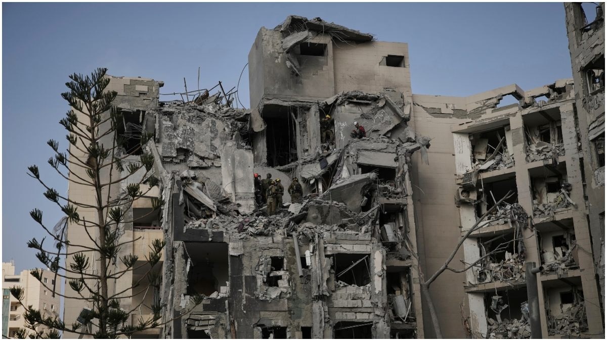 ईरान ने 12 दिन की जंग के बाद सीजफायर का ऐलान कर दिया है. (फोटो- AP)