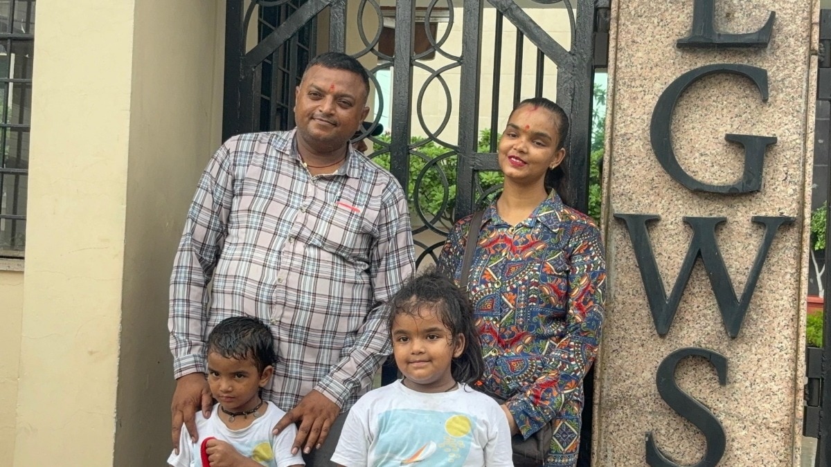 माता-पिता के साथ वाची.