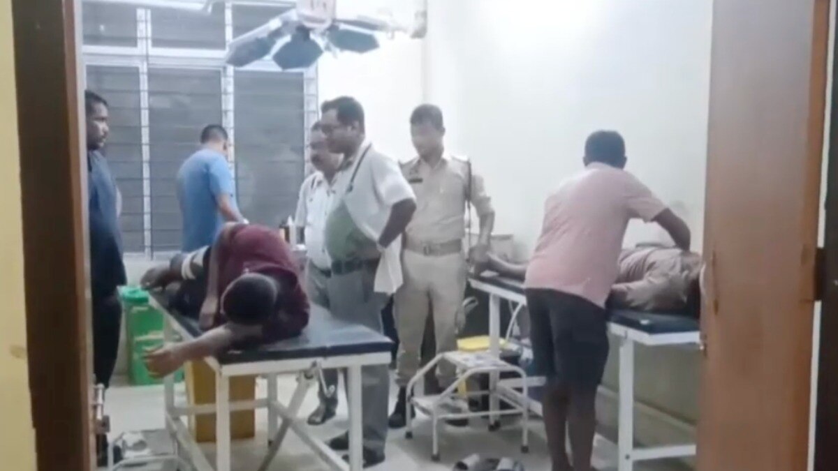 बोकाखाट में संदिग्ध ग्रेनेट विस्फोट में तीन पुलिसकर्मी हुए घायल