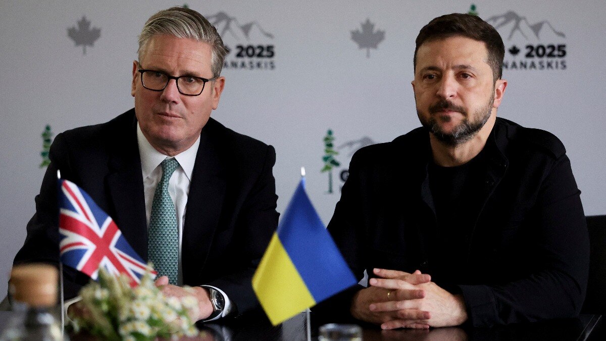 ब्रिटेन के प्रधानमंत्री कीर स्टार्मर और यूक्रेन के राष्ट्रपति वोलोडिमिर ज़ेलेंस्की (फाइल फोटो)