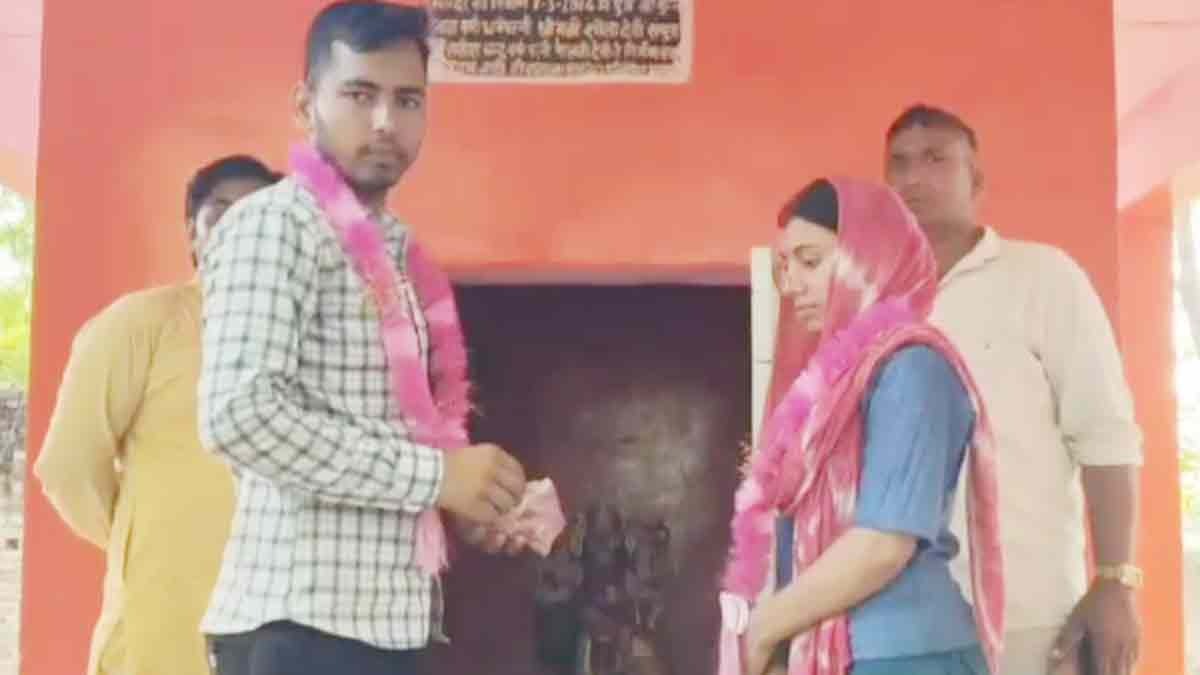 मंदिर में कराई प्रेमी जोड़े की शादी 