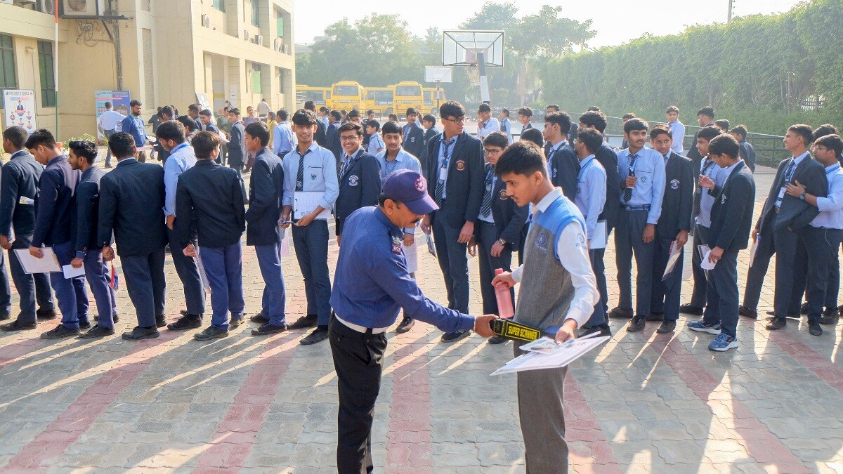 सीबीएसई 10वीं बोर्ड परीक्षाएं साल में 2 बार आयोजित की जाएंगी.