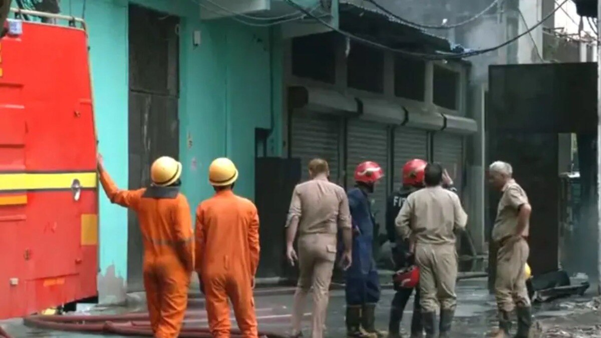 'बेटा मेरा दम घुट रहा है, मैं नहीं बच पाऊंगा', दिल्ली अग्निकांड में झुलसे शख्स ने बेटे को की थी आखिरी कॉल