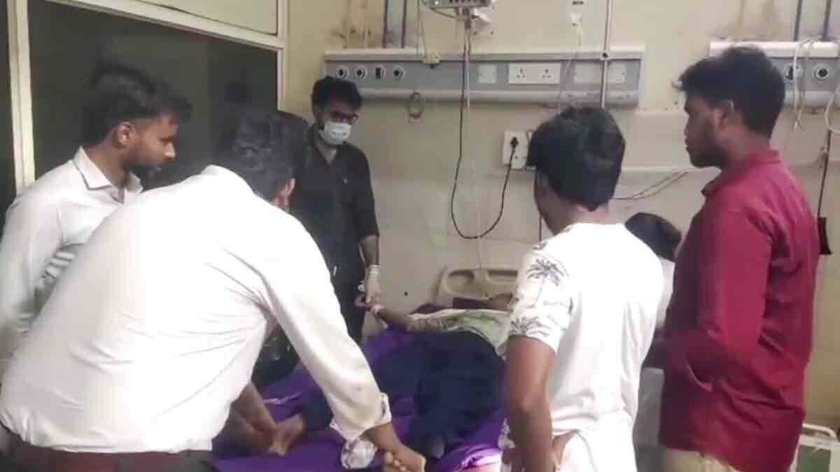 परिवार ने सल्फास की गोलियां खाकर किया खुदकुशी का प्रयास